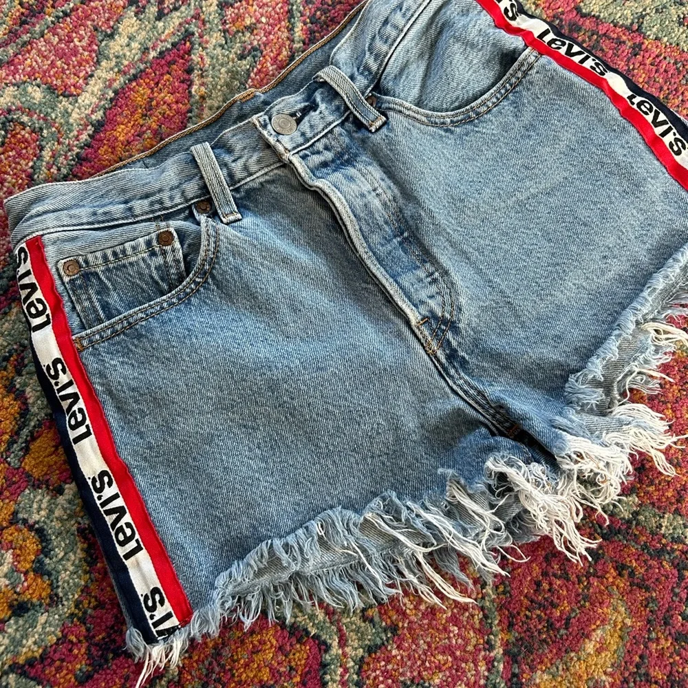 Levi’s | Women’s Blue Denim Premium 501 Buttonfly Logo Stripe Jean Shorts, Sz 27